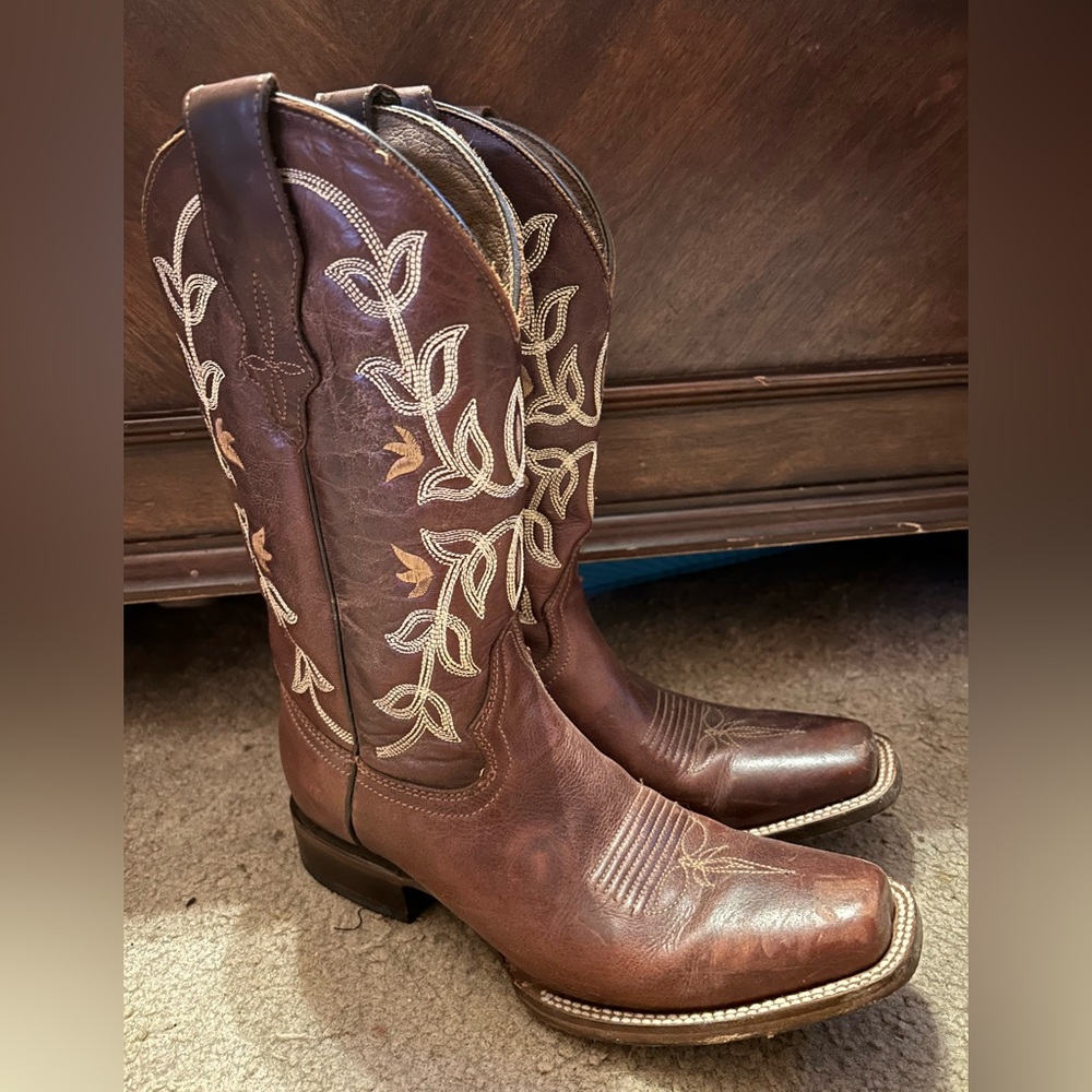 Circle G square toed cowboy boots